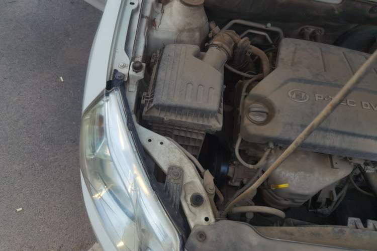 Used Baojun 610 2014 1.5L manual Comfort trim level Engine Bay Right