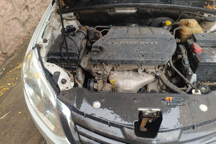 Used Baojun 610 2014 1.5L manual standard version Engine Bay Right