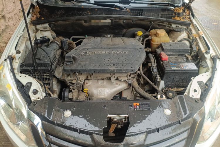 Used Baojun 610 2014 1.5L manual standard version Engine Bay