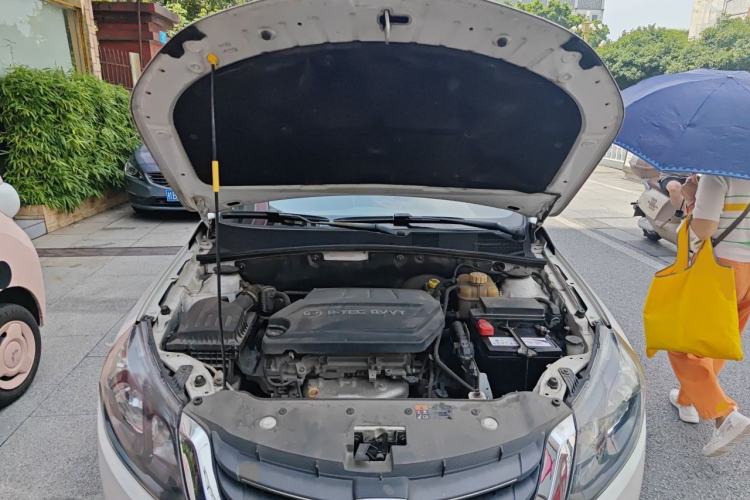 Used Baojun 610 2014 CROSS 1.5L Automatic Comfort Model Engine Bay