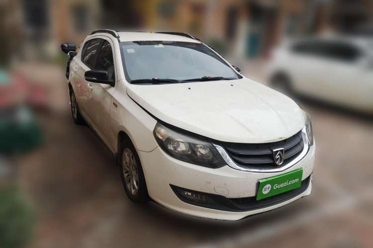 Used Baojun 610 2014 CROSS 1.5L Manual Comfort Model Front Right 45 Deg