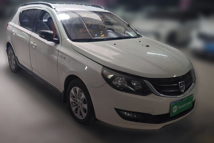 Used Baojun 610 2014 CROSS 1.5L Manual Comfort Model Front Right 45 Deg