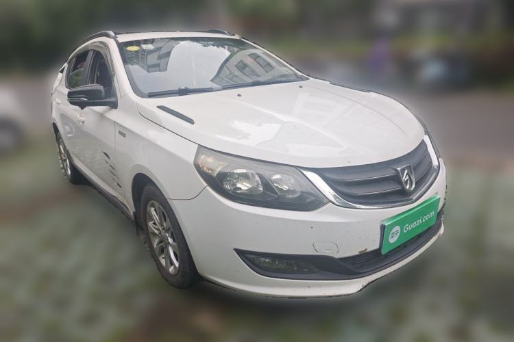 Used Baojun 610 2014 CROSS 1.5L Manual Comfort Model Front Right 45 Deg