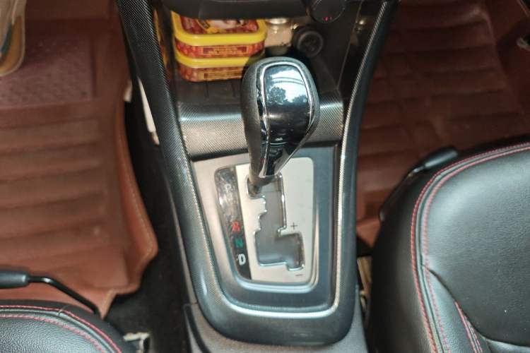 Used Baojun 610 2014 CROSS 1.5L Automatic Luxury Model Gear Lever