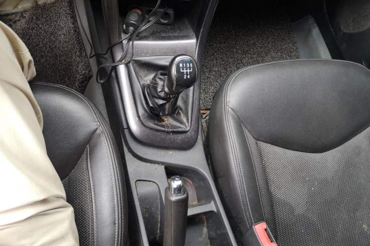 Used Baojun 610 2014 CROSS 1.5L Manual Comfort Model Gear Lever