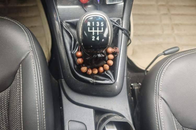 Used Baojun 610 2014 CROSS 1.5L Manual Comfort Model Gear Lever