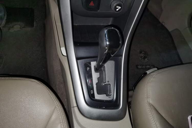 Used Baojun 610 2014 1.5L automatic comfort version Gear Lever