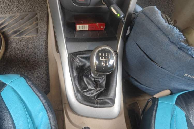 Used Baojun 610 2014 1.5L manual Comfort trim level Gear Lever