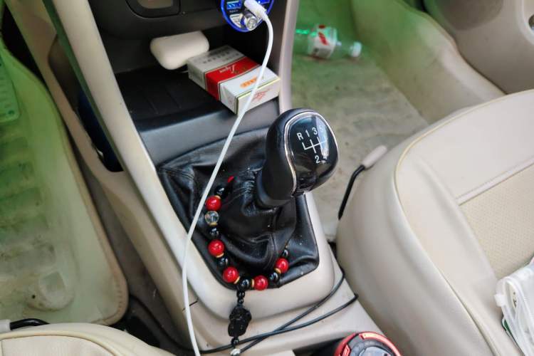 Used Baojun 610 2014 1.5L manual Comfort trim level Gear Lever