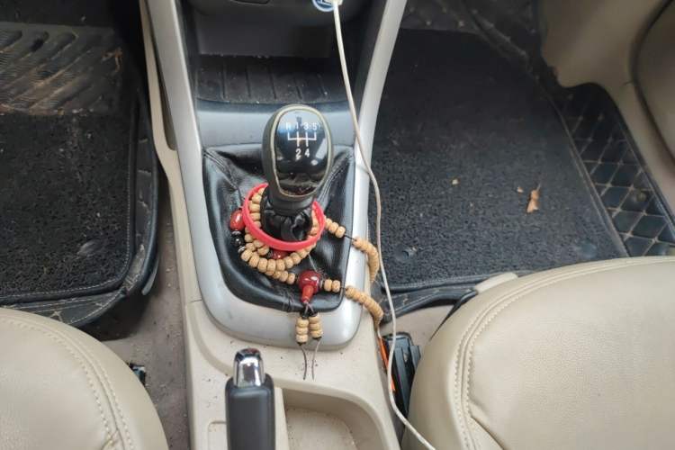 Used Baojun 610 2014 1.5L manual Comfort trim level Gear Lever