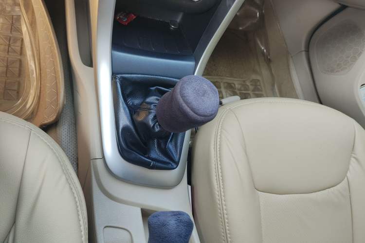 Used Baojun 610 2014 1.5L manual standard version Gear Lever