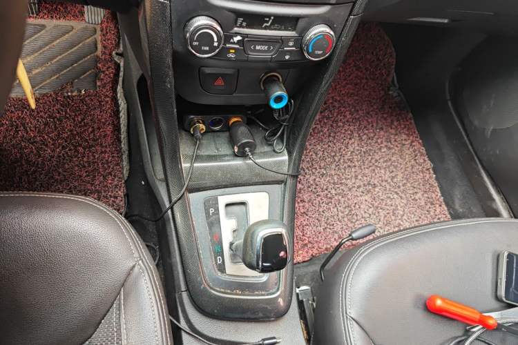 Used Baojun 610 2014 CROSS 1.5L Automatic Comfort Model Gear Lever