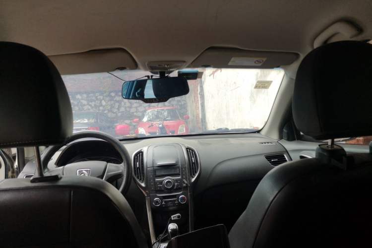 Used Baojun 610 2014 CROSS 1.5L Manual Comfort Model Headliner