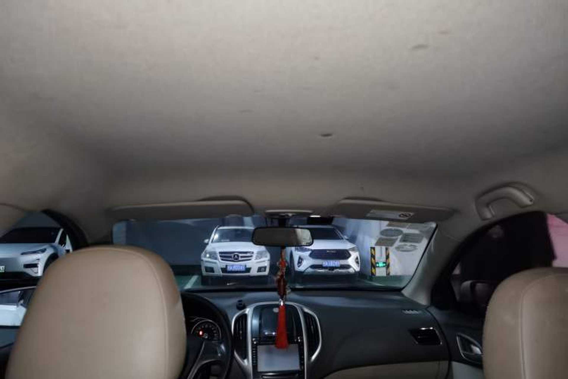 Used Baojun 610 2014 1.5L automatic comfort version Headliner