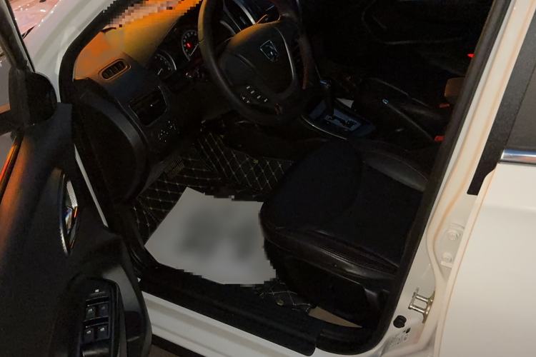 Used Baojun 610 2014 CROSS 1.5L Automatic Luxury Model Interior 2