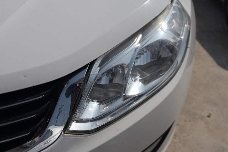 Used Baojun 610 2014 1.5L automatic luxury version Left Front Headlight