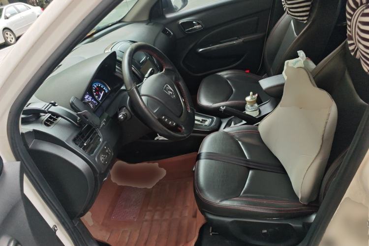 Used Baojun 610 2014 CROSS 1.5L Automatic Luxury Model Left Front Seat