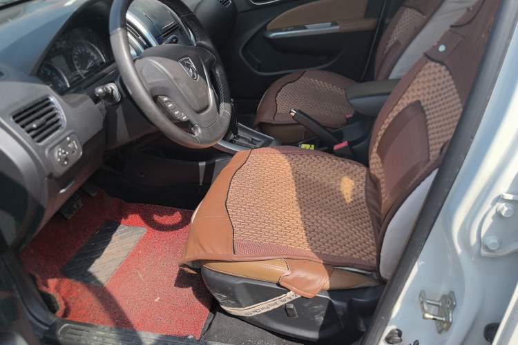 Used Baojun 610 2014 1.5L automatic luxury version Left Front Seat