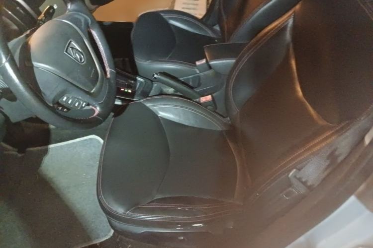 Used Baojun 610 2014 CROSS 1.5L Automatic Luxury Model Left Front Seat