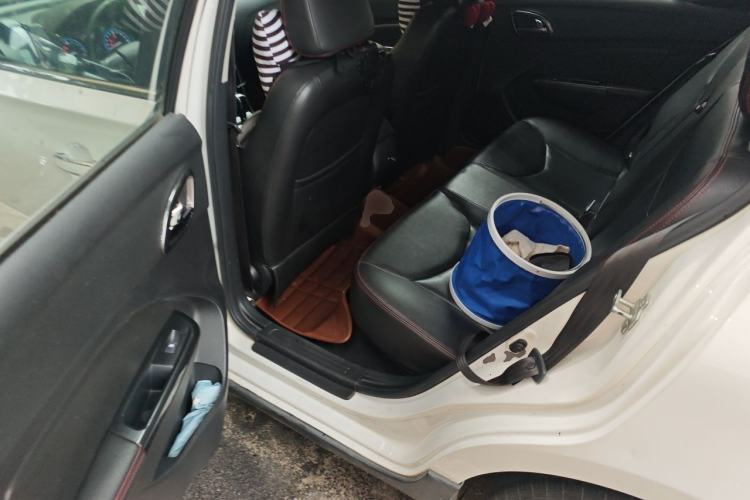 Used Baojun 610 2014 CROSS 1.5L Automatic Luxury Model Left Rear Seat