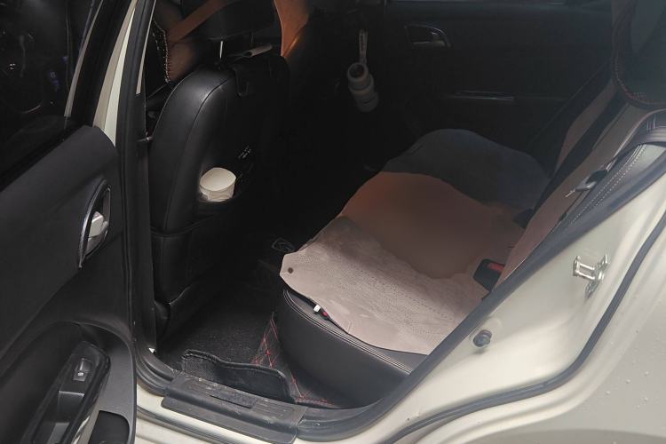 Used Baojun 610 2014 CROSS 1.5L Manual Comfort Model Left Rear Seat