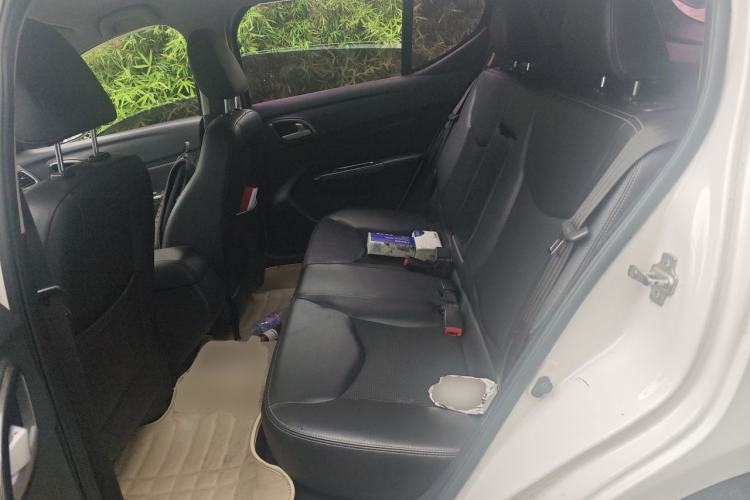 Used Baojun 610 2014 CROSS 1.5L Manual Comfort Model Left Rear Seat