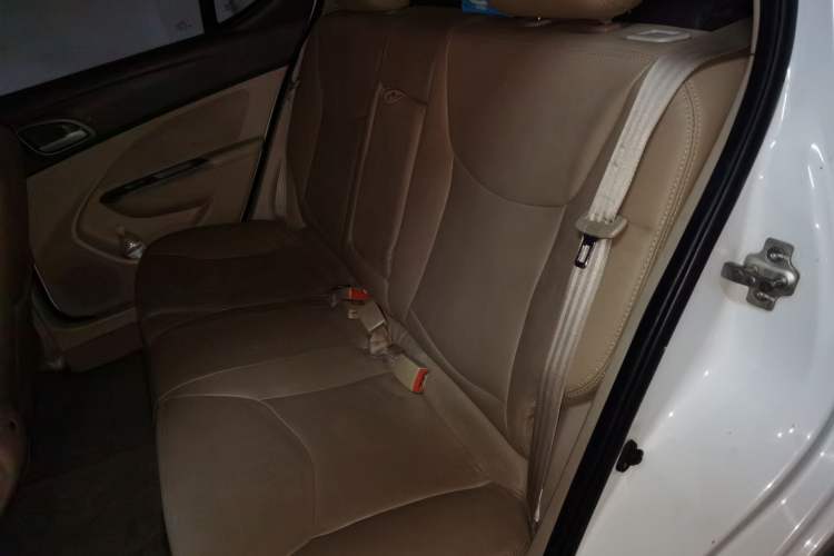 Used Baojun 610 2014 1.5L automatic comfort version Left Rear Seat