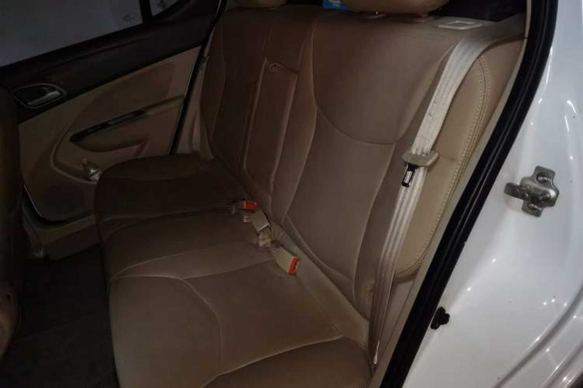 Used Baojun 610 2014 1.5L automatic comfort version Left Rear Seat