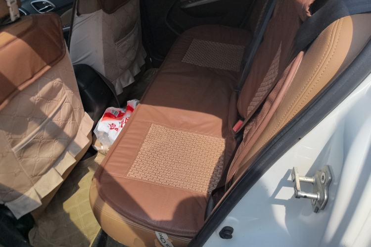 Used Baojun 610 2014 1.5L automatic luxury version Left Rear Seat