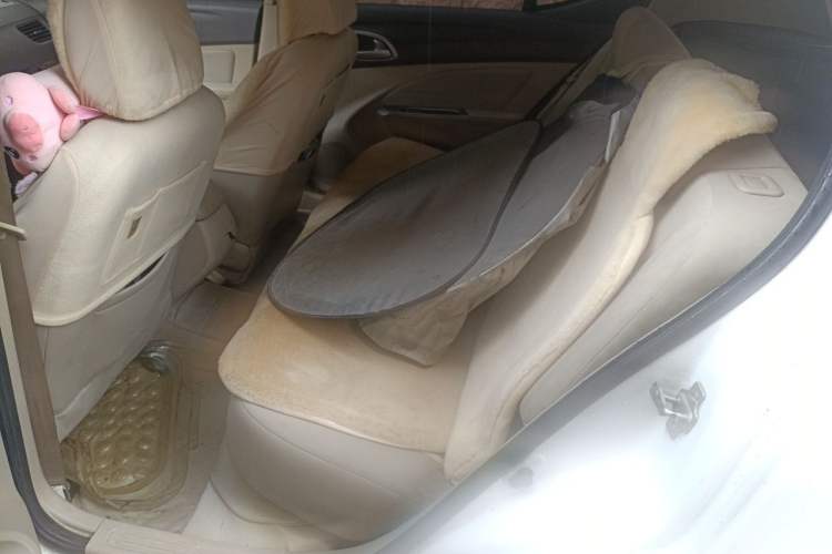 Used Baojun 610 2014 1.5L manual standard version Left Rear Seat