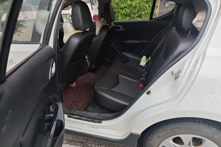 Used Baojun 610 2014 CROSS 1.5L Automatic Comfort Model Left Rear Seat