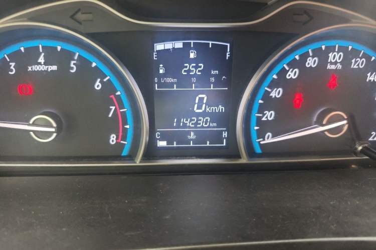 Used Baojun 610 2014 CROSS 1.5L Manual Comfort Model Odometer Close Up