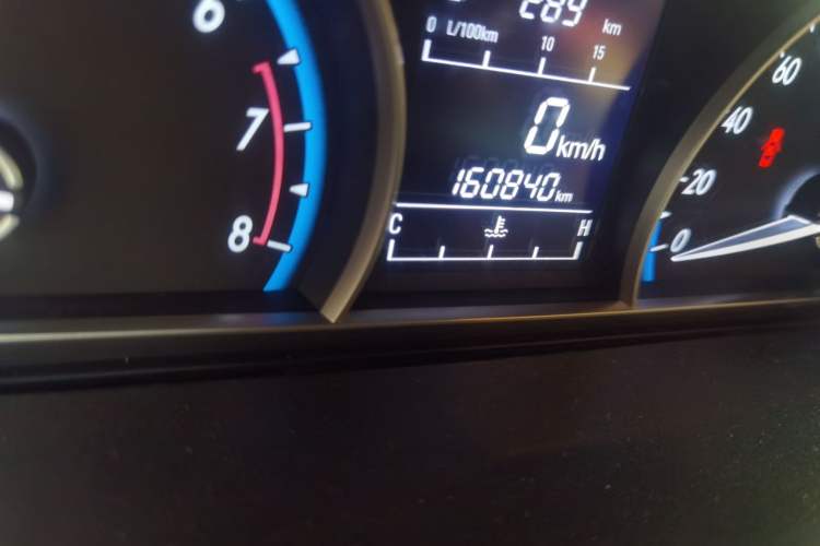 Used Baojun 610 2014 1.5L manual Comfort trim level Odometer Close Up