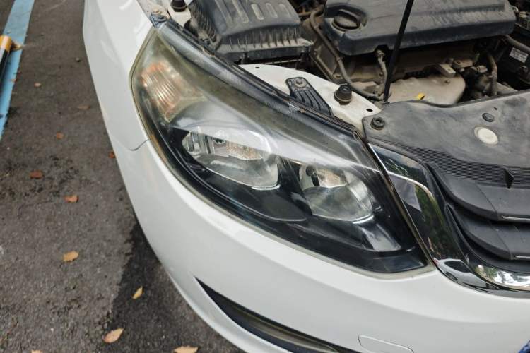 Used Baojun 610 2014 CROSS 1.5L Automatic Luxury Model Right Front Headlight