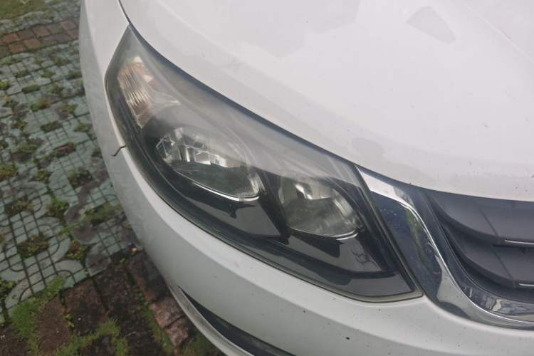Used Baojun 610 2014 CROSS 1.5L Manual Comfort Model Right Front Headlight