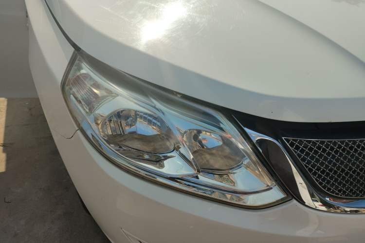 Used Baojun 610 2014 1.5L manual standard version Right Front Headlight