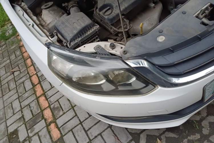 Used Baojun 610 2014 CROSS 1.5L Automatic Luxury Model Right Front Headlight