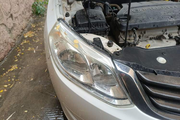 Used Baojun 610 2014 1.5L manual standard version Right Front Headlight