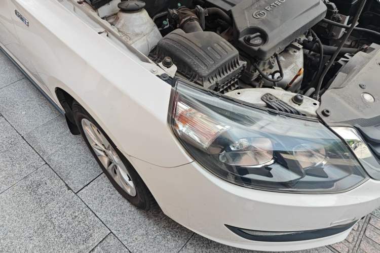 Used Baojun 610 2014 CROSS 1.5L Automatic Comfort Model Right Front Headlight