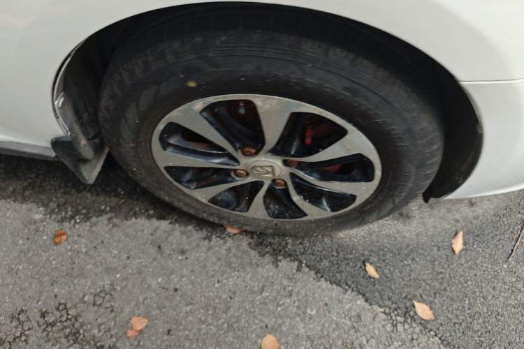 Used Baojun 610 2014 CROSS 1.5L Automatic Luxury Model Right Front Wheel Hub