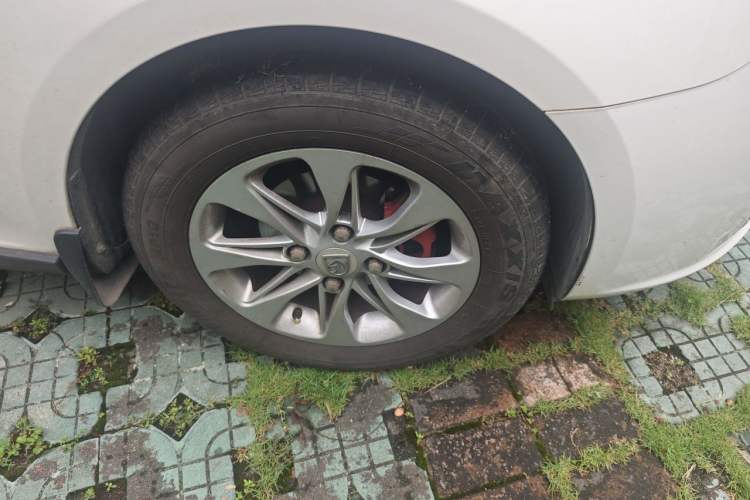 Used Baojun 610 2014 CROSS 1.5L Manual Comfort Model Right Front Wheel Hub