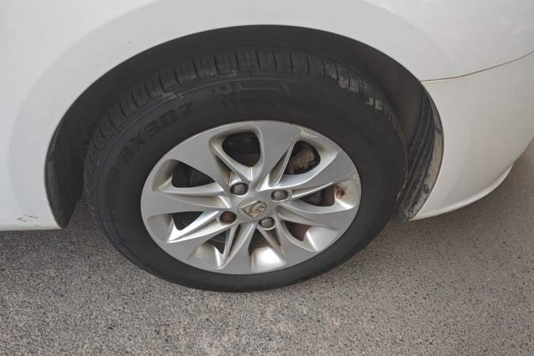 Used Baojun 610 2014 1.5L manual Comfort trim level Right Front Wheel Hub