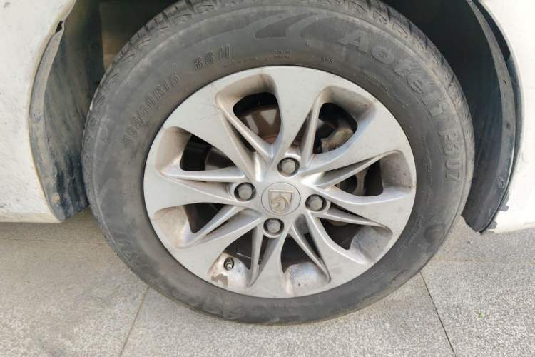 Used Baojun 610 2014 1.5L manual Comfort trim level Right Front Wheel Hub