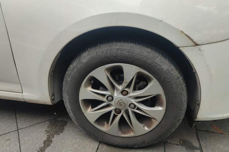 Used Baojun 610 2014 1.5L manual Comfort trim level Right Front Wheel Hub