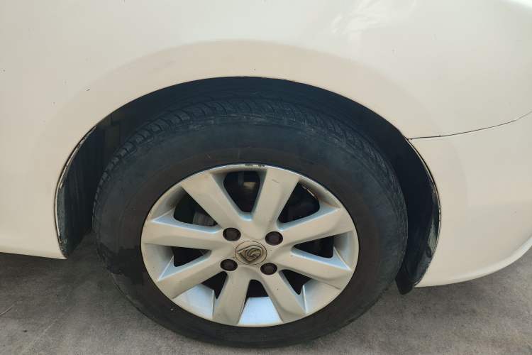 Used Baojun 610 2014 1.5L manual standard version Right Front Wheel Hub