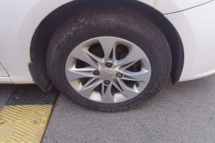Used Baojun 610 2014 1.5L manual Comfort trim level Right Front Wheel Hub