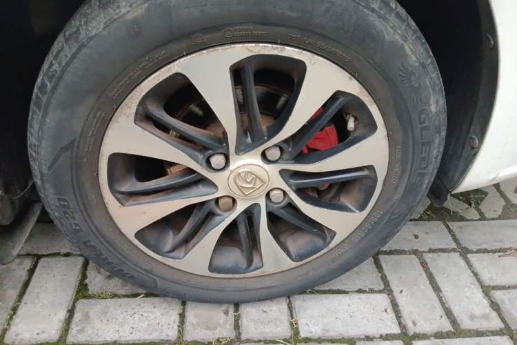 Used Baojun 610 2014 CROSS 1.5L Automatic Luxury Model Right Front Wheel Hub