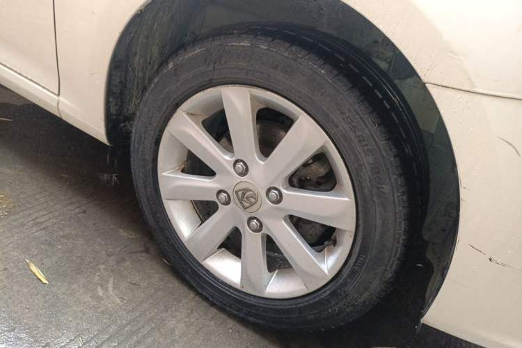 Used Baojun 610 2014 1.5L manual standard version Right Front Wheel Hub