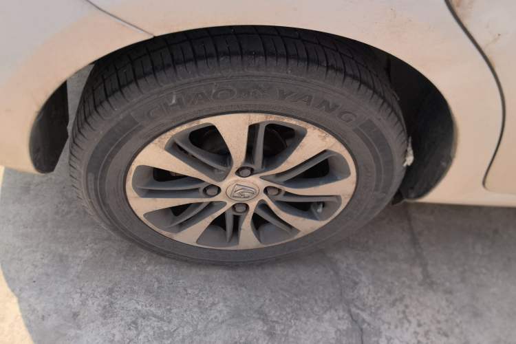 Used Baojun 610 2014 1.5L automatic luxury version Right Rear Wheel Hub