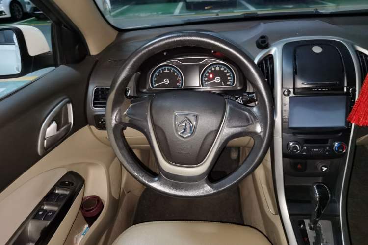 Used Baojun 610 2014 1.5L automatic comfort version Steering Wheel